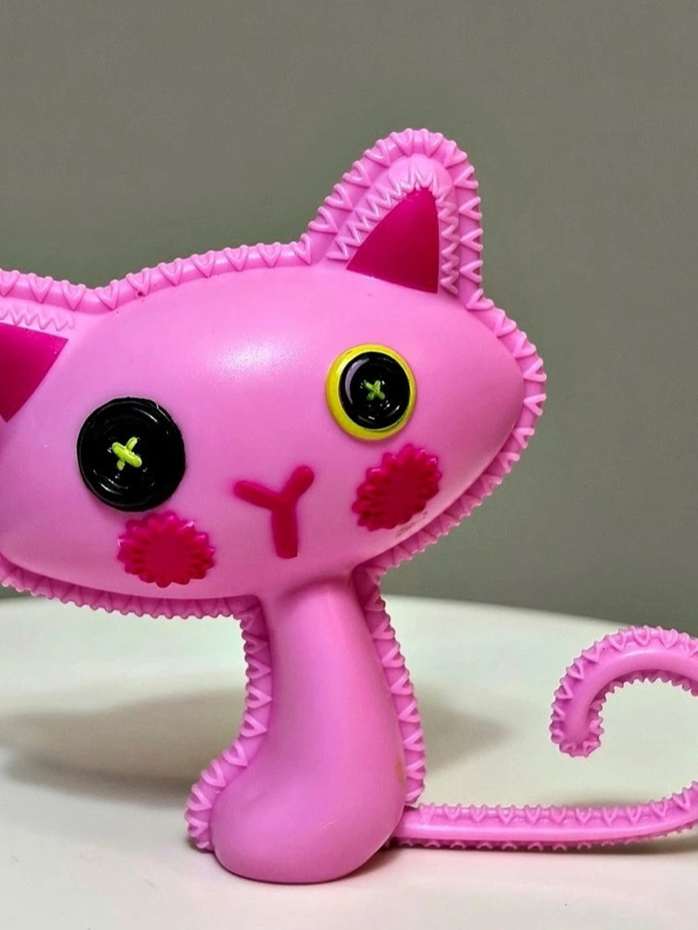 Lalaloopsy 2010 Persian Pink Pet Cat 3.5” Figure belonging to Jewel Sparkles/EUC